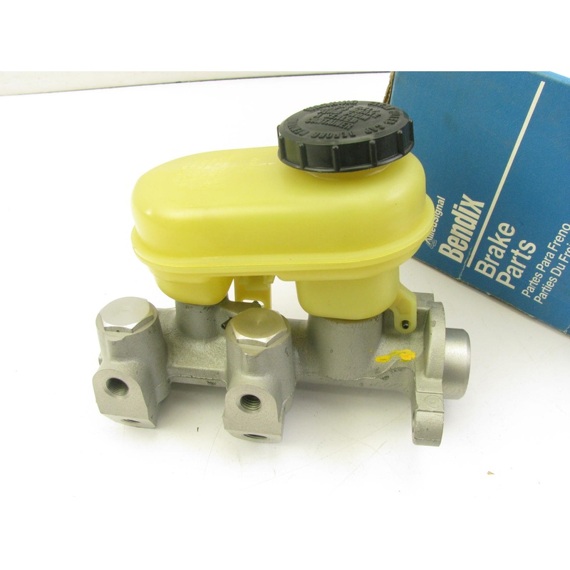 Bendix 12909 Brake Master Cylinder With Reservoir - W/O ABS