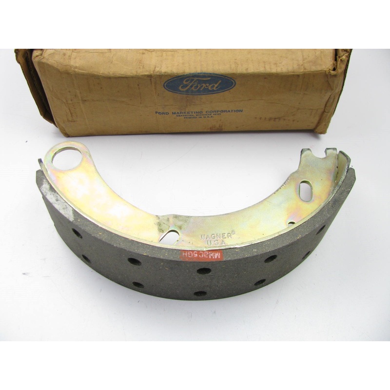 (1) NEW GENUINE OEM Ford D8HZ-2018-C Heavy / Medium Truck Brake Shoe